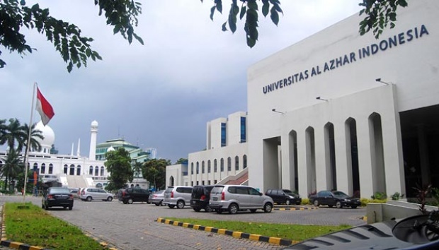 Universitas_Al-Azhar_Indonesia_dan_Masjid_Agung_Al-Azhar_Terlihat_di_Parkir_Utama